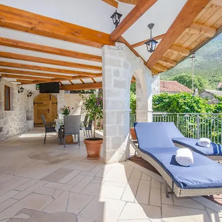 Strnj Villa *