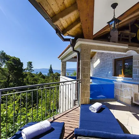 Strnj Villa *