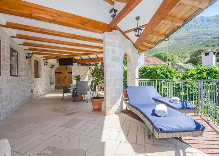 Strnj Villa *
