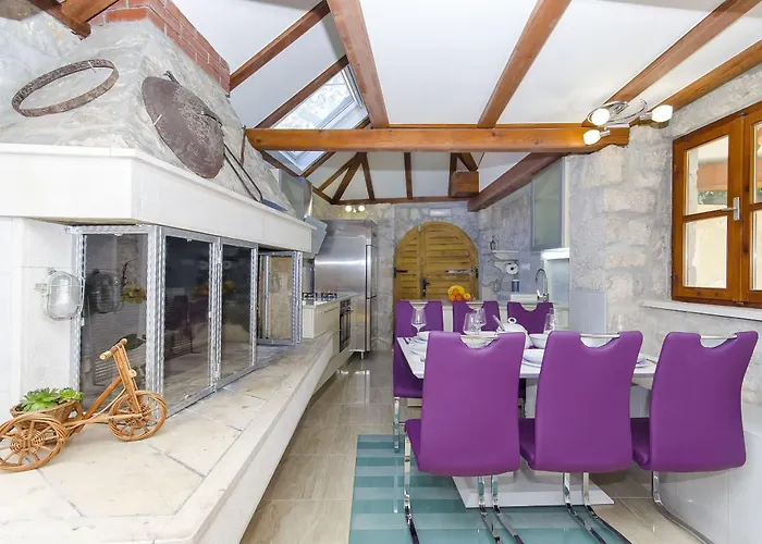 Villa Strnj *