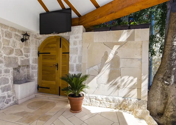 Villa Strnj *