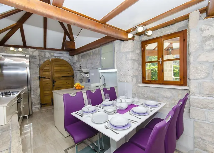 Villa Strnj *