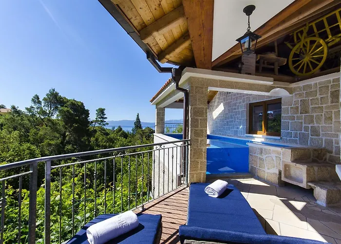 Strnj Villa *
