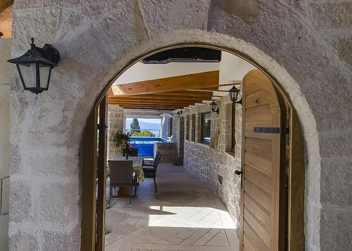 Strnj Villa *